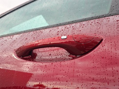 Used 2025 Chevrolet Trax LT w/ LT Convenience Package image 30