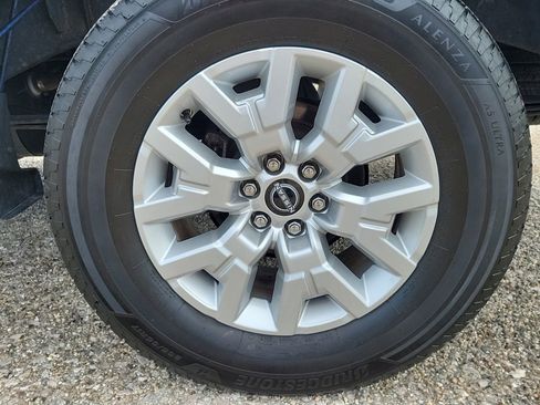 Used 2023 Nissan Frontier SV w/ Technology Package RWD image 11