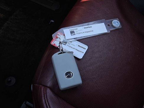 Used 2023 MAZDA MAZDA3 s image 34