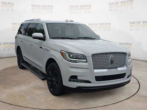 Used 2024 Lincoln Navigator Reserve AWD/4WD image 7