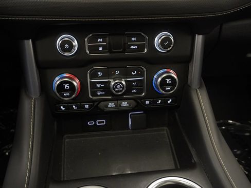 Used 2024 GMC Yukon SLT w/ SLT Premium Package AWD/4WD image 39