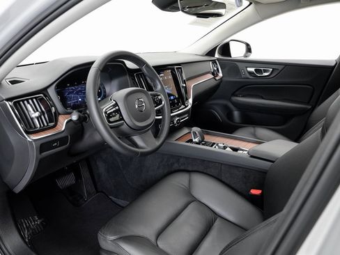 Used 2024 Volvo S60 B5 Plus image 4