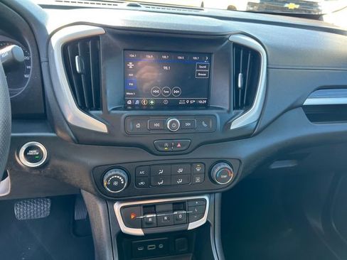 Used 2024 GMC Terrain SLE image 19