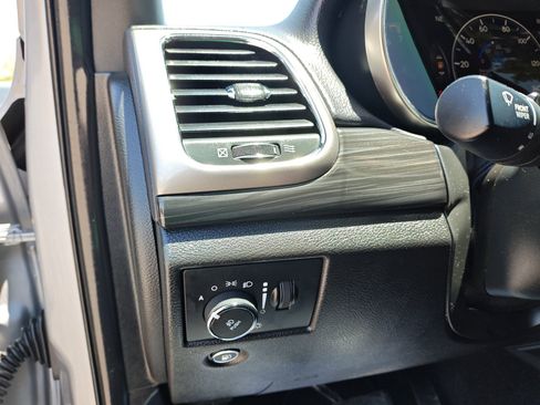 Used 2021 Jeep Grand Cherokee Laredo X AWD/4WD image 22