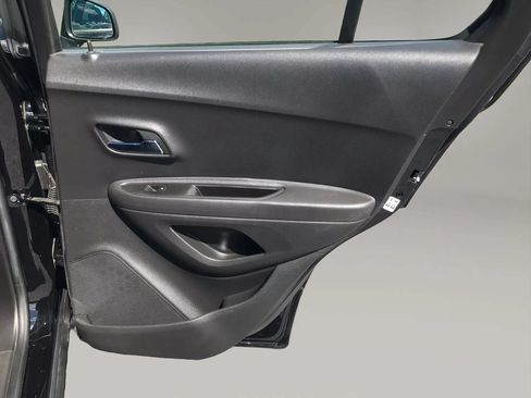 Used 2020 Chevrolet Trax LS FWD image 40