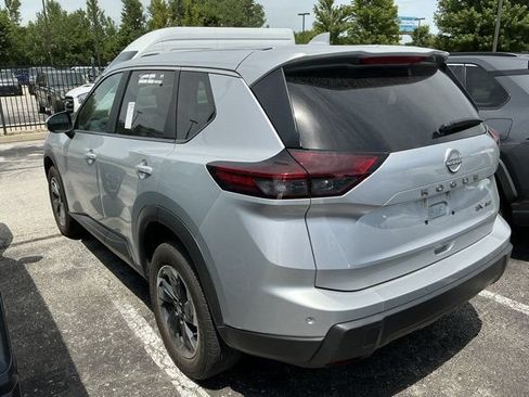 Used 2024 Nissan Rogue SV AWD/4WD image 8