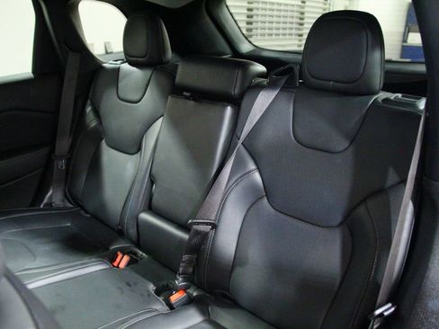 Used 2019 Jeep Cherokee Limited AWD/4WD image 29