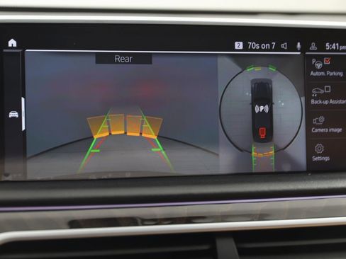 Used 2022 BMW 750i xDrive w/ Luxury Rear Seating Package image 10