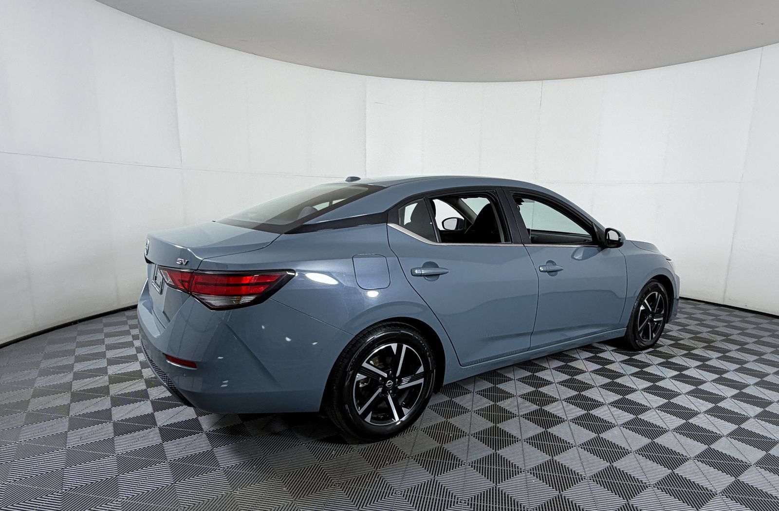 Used 2024 Nissan Sentra SV FWD image 4