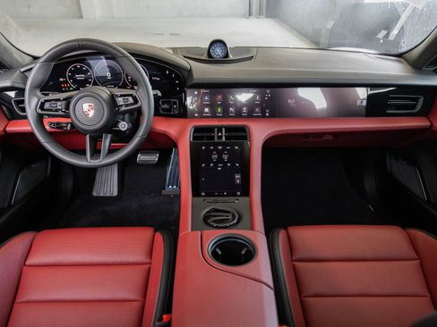 Used 2025 Porsche Taycan GTS image 9