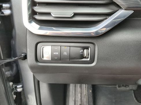 Used 2025 GMC Acadia Elevation image 18