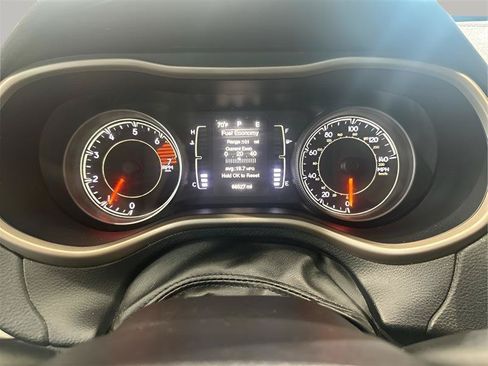 Used 2016 Jeep Cherokee Latitude AWD/4WD image 16