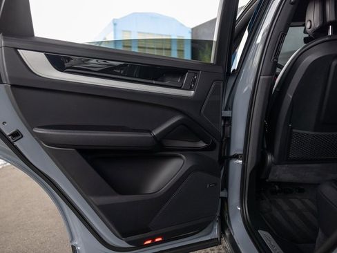 Certified 2025 Porsche Cayenne Coupe image 34