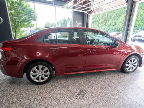 Used 2025 Toyota Corolla LE FWD image 4
