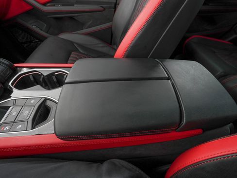 Used 2025 Lamborghini Urus SE image 28