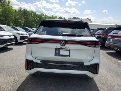 New 2026 Volkswagen Tiguan SE R-Line FWD image 5