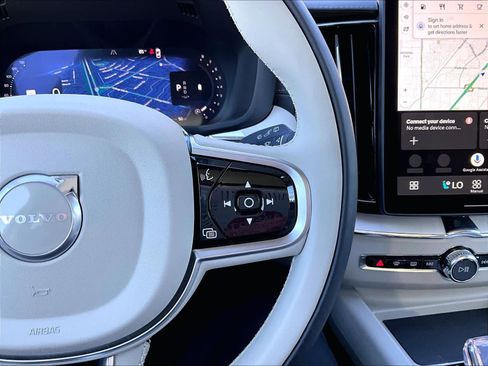 Used 2026 Volvo XC60 B5 Ultra w/ Climate Package image 22