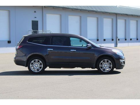 Used 2015 Chevrolet Traverse LT w/ Style and Technology Package FWD image 4