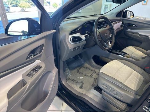 Used 2023 Chevrolet Bolt EUV Premier w/ Sun & Sound Package FWD image 17