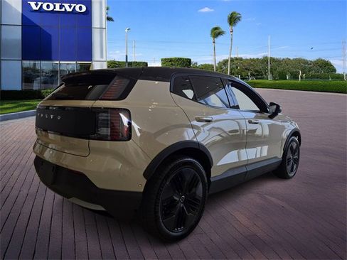New 2026 Volvo EX30 Cross Country Ultra image 7