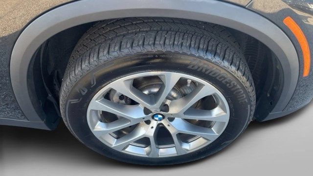 Used 2023 BMW X5 xDrive40i w/ Premium Package AWD/4WD image 4