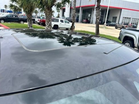 Used 2023 Nissan Sentra SR w/ SR Premium Package FWD image 5