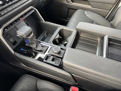 Used 2025 Toyota Tundra Limited AWD/4WD image 9
