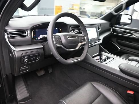 Used 2023 Jeep Wagoneer Series II AWD/4WD image 9
