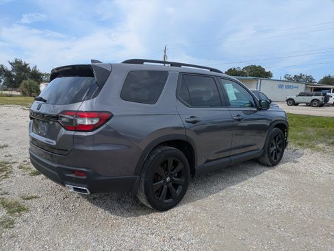 Used 2025 Honda Pilot Black Edition image 4