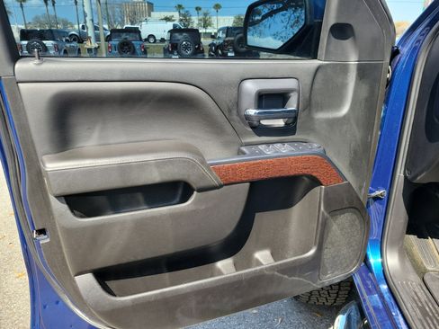 Used 2017 GMC Sierra 1500 SLE w/ SLE Value Package image 5