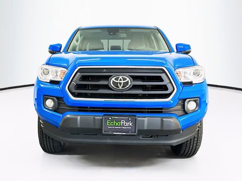 Used 2020 Toyota Tacoma SR5 AWD/4WD image 2