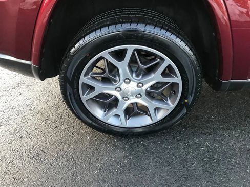 Used 2018 Jeep Grand Cherokee Limited image 45