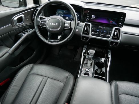 Used 2023 Kia Sorento SX image 9