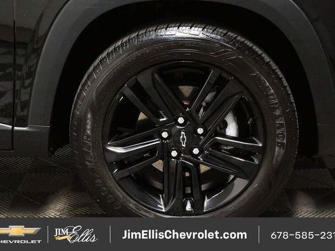Used 2025 Chevrolet Trax ACTIV w/ Sunroof Package FWD image 36