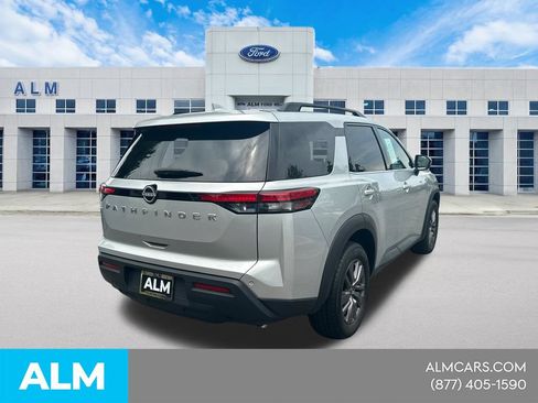 Used 2025 Nissan Pathfinder SV FWD image 6