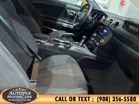 Used 2019 Ford Mustang Coupe RWD image 11