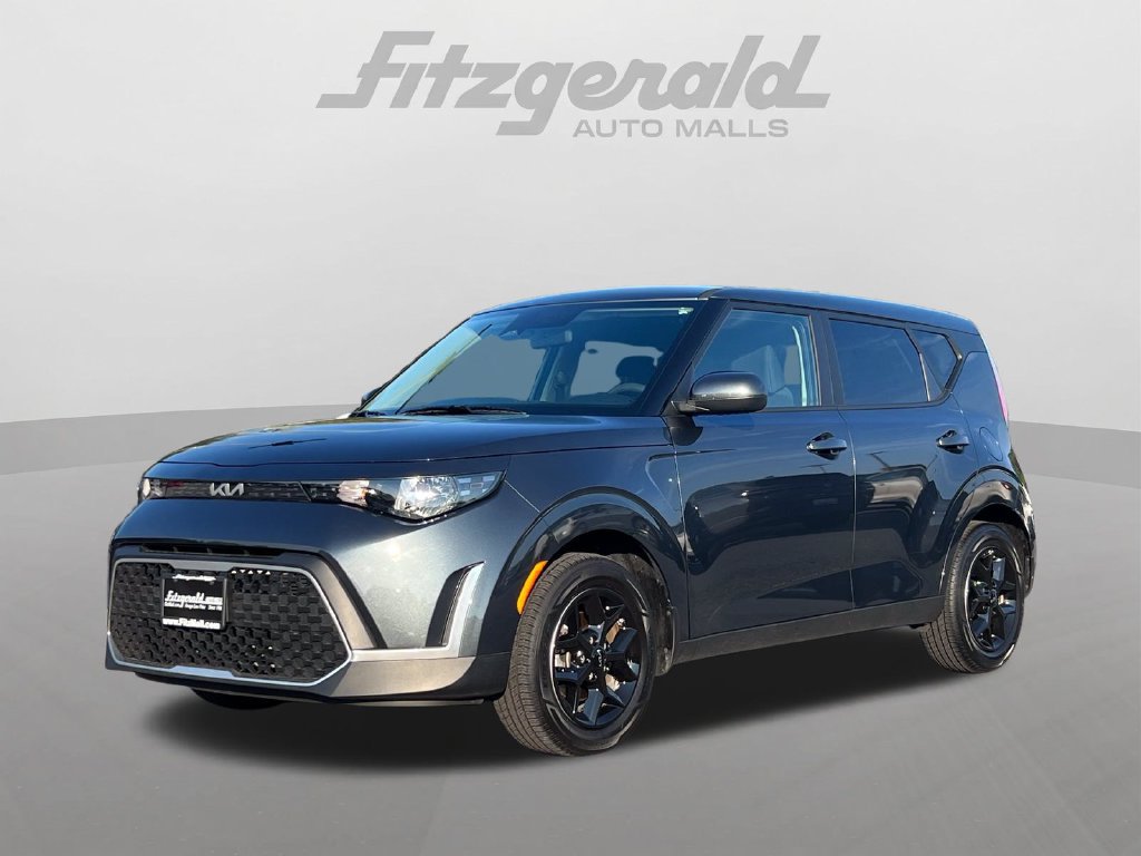 Used 2025 Kia Soul LX w/ LX Technology Package FWD image 2