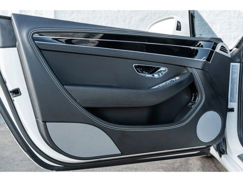 Used 2022 Bentley Continental GT V8 image 22