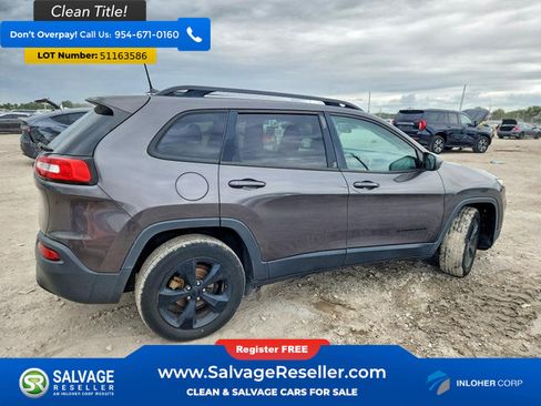 Used 2018 Jeep Cherokee Latitude w/ Altitude Package FWD image 4