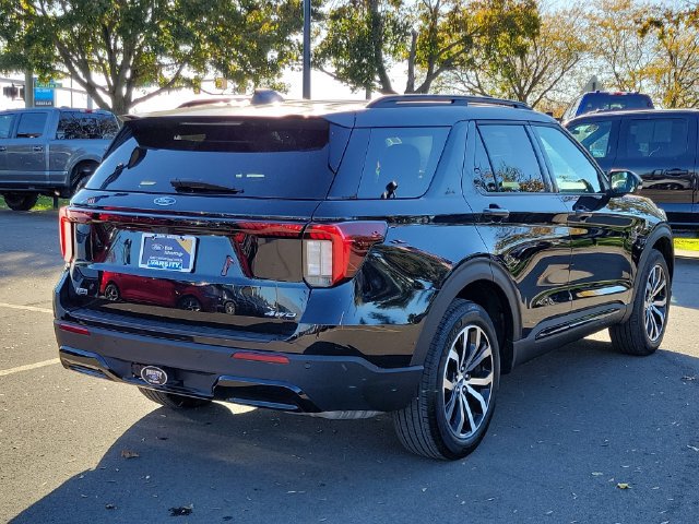Certified 2025 Ford Explorer ST-Line AWD/4WD image 7