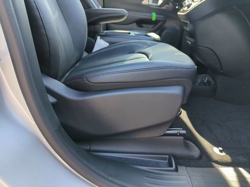 New 2026 Chrysler Pacifica Select w/ S Appearance Package FWD image 36