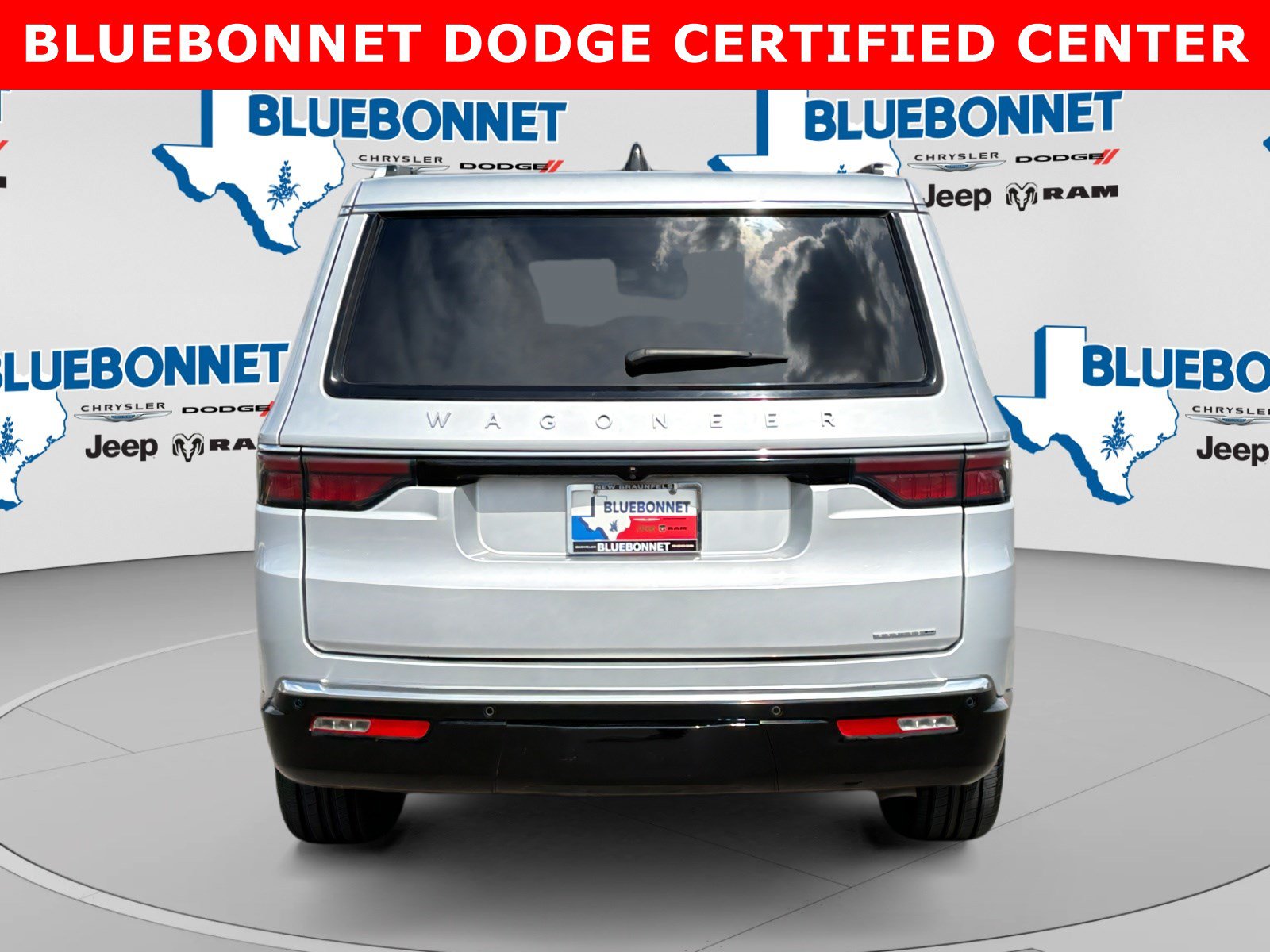 Used 2024 Jeep Wagoneer Series II AWD/4WD image 6