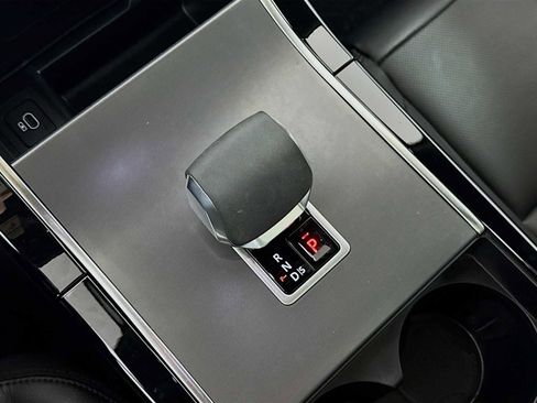 Used 2025 Land Rover Range Rover Velar Dynamic SE image 18