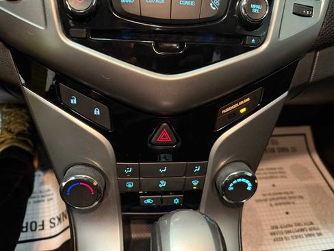 Used 2014 Chevrolet Cruze LT image 32