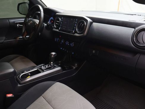 Used 2020 Toyota Tacoma TRD Off-Road w/ Technology Package AWD/4WD image 10