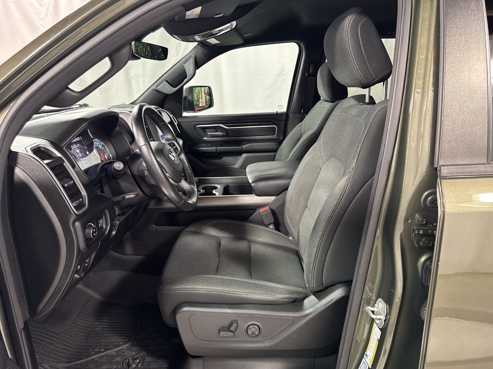 Used 2020 RAM 1500 Big Horn AWD/4WD image 3