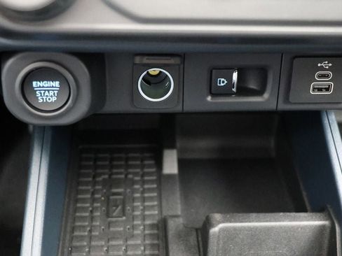 New 2025 Ford Maverick Lariat w/ Black Appearance Package image 30