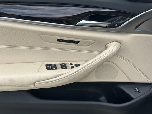 Used 2017 BMW 530i xDrive image 3