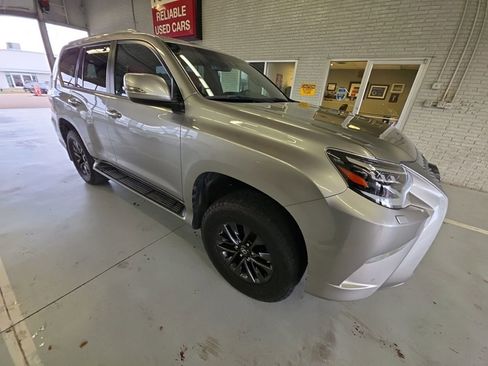 Used 2021 Lexus GX 460 Premium w/ Premium Package AWD/4WD image 3
