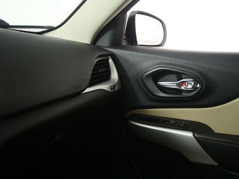 Used 2017 Jeep Cherokee Limited w/ Luxury Group image 28